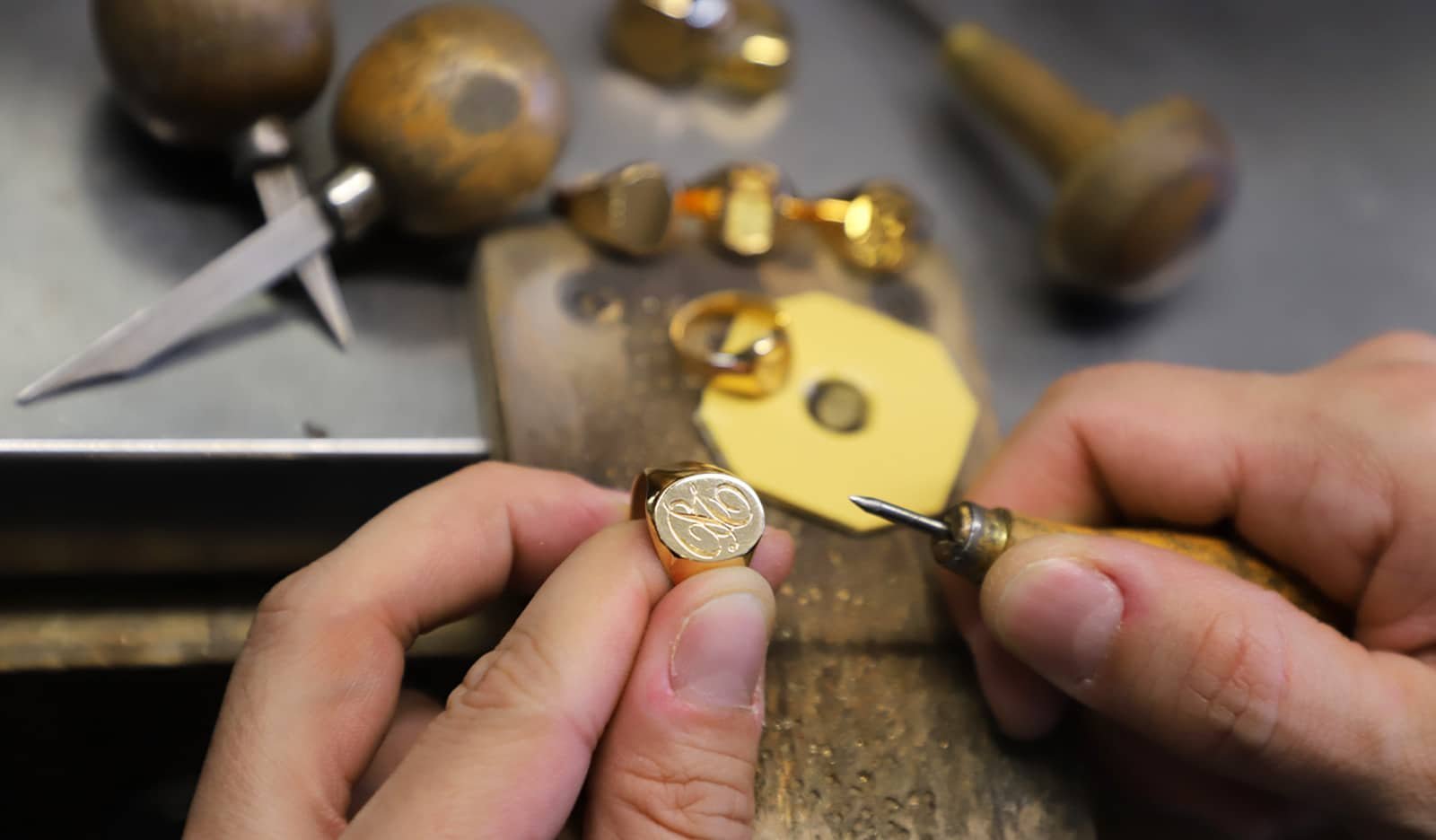 Comment choisir une chevalière sur mesure